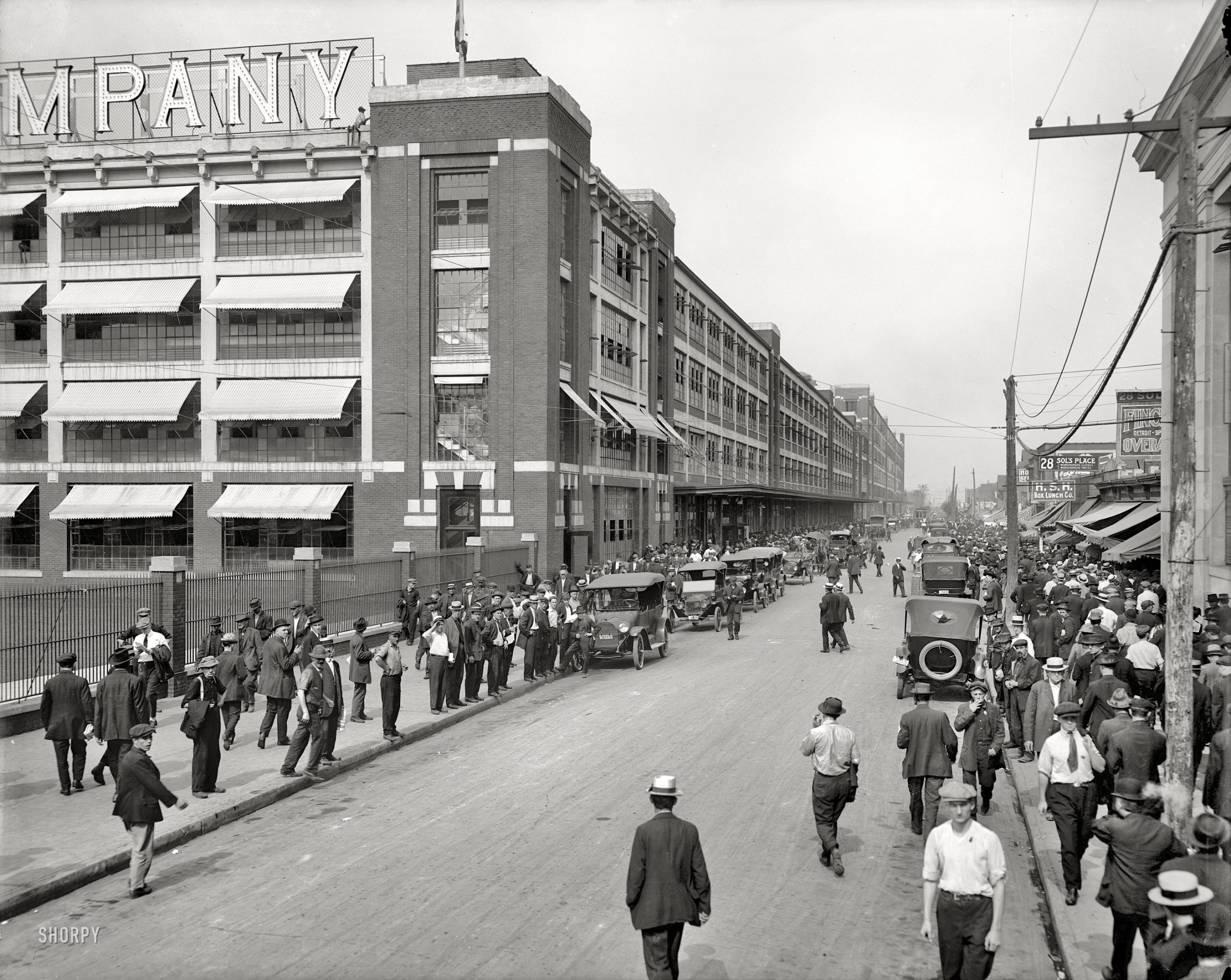 Ford Highland Park factory, 1916