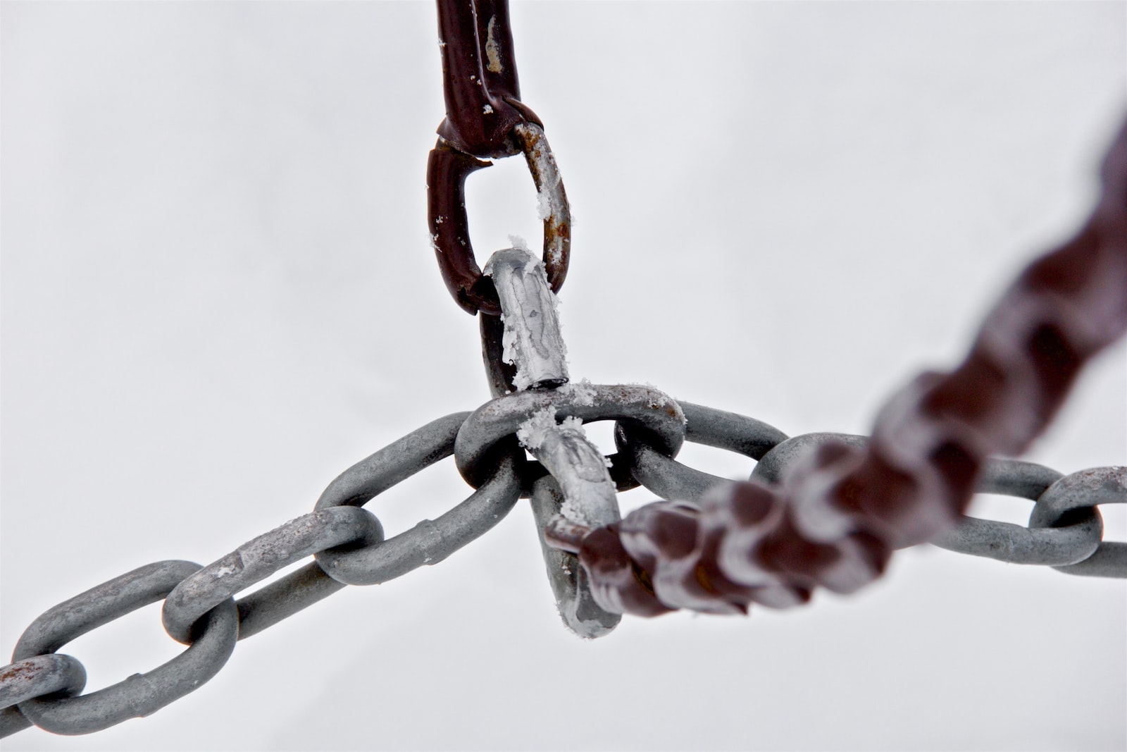 selective focus photograph of gray metal chains